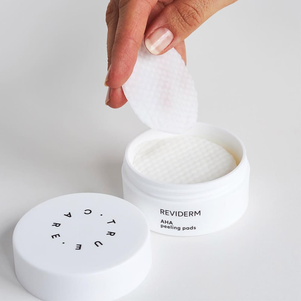 Застосування AHA Peeling Pads REVIDERM.ua