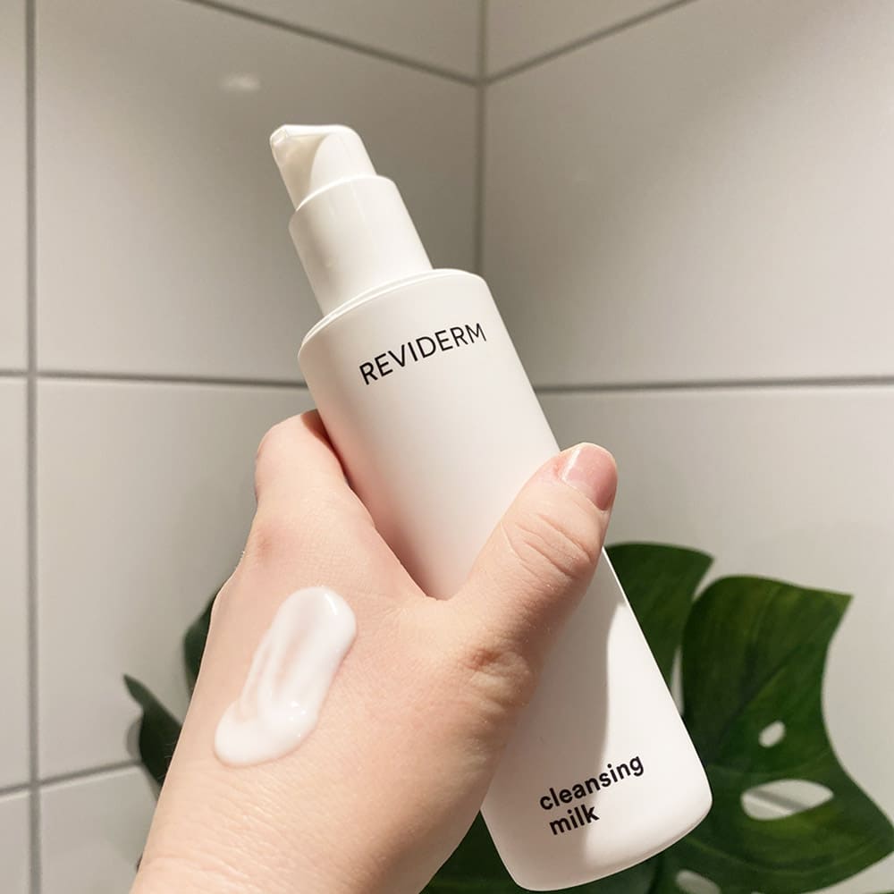 Застосування Cleansing Milk REVIDERM.ua